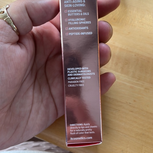 it cosmetics VITALITY LIP & CHEEK FLUSH stain - Picture 3 of 4
